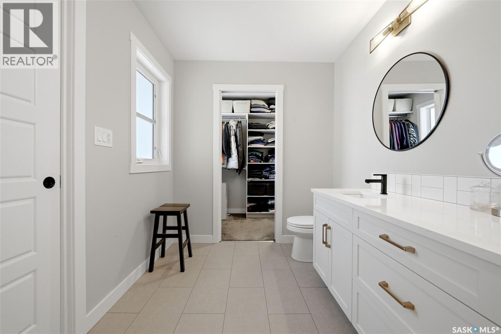 715 3Rd Avenue, Pilot Butte, SK
