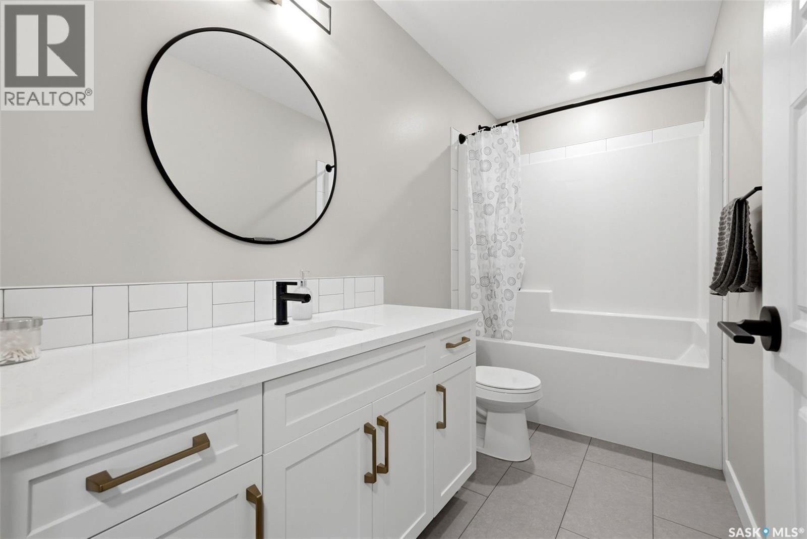 715 3Rd Avenue, Pilot Butte, SK