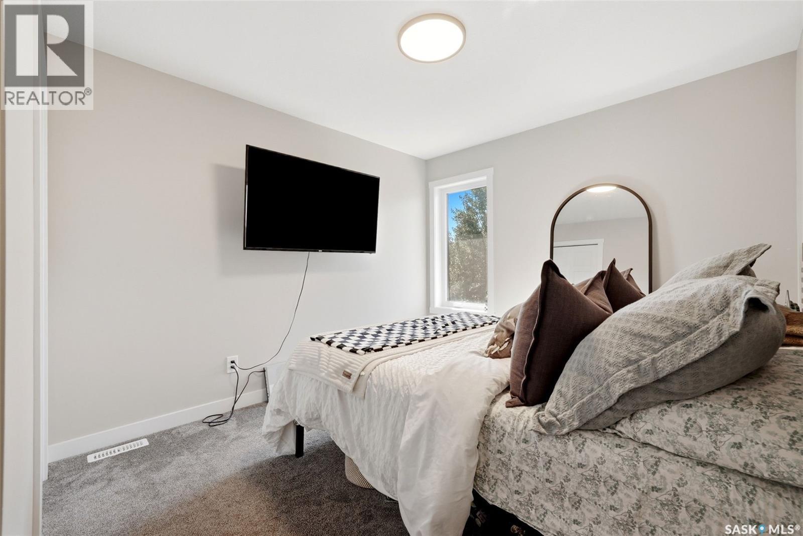 715 3Rd Avenue, Pilot Butte, SK