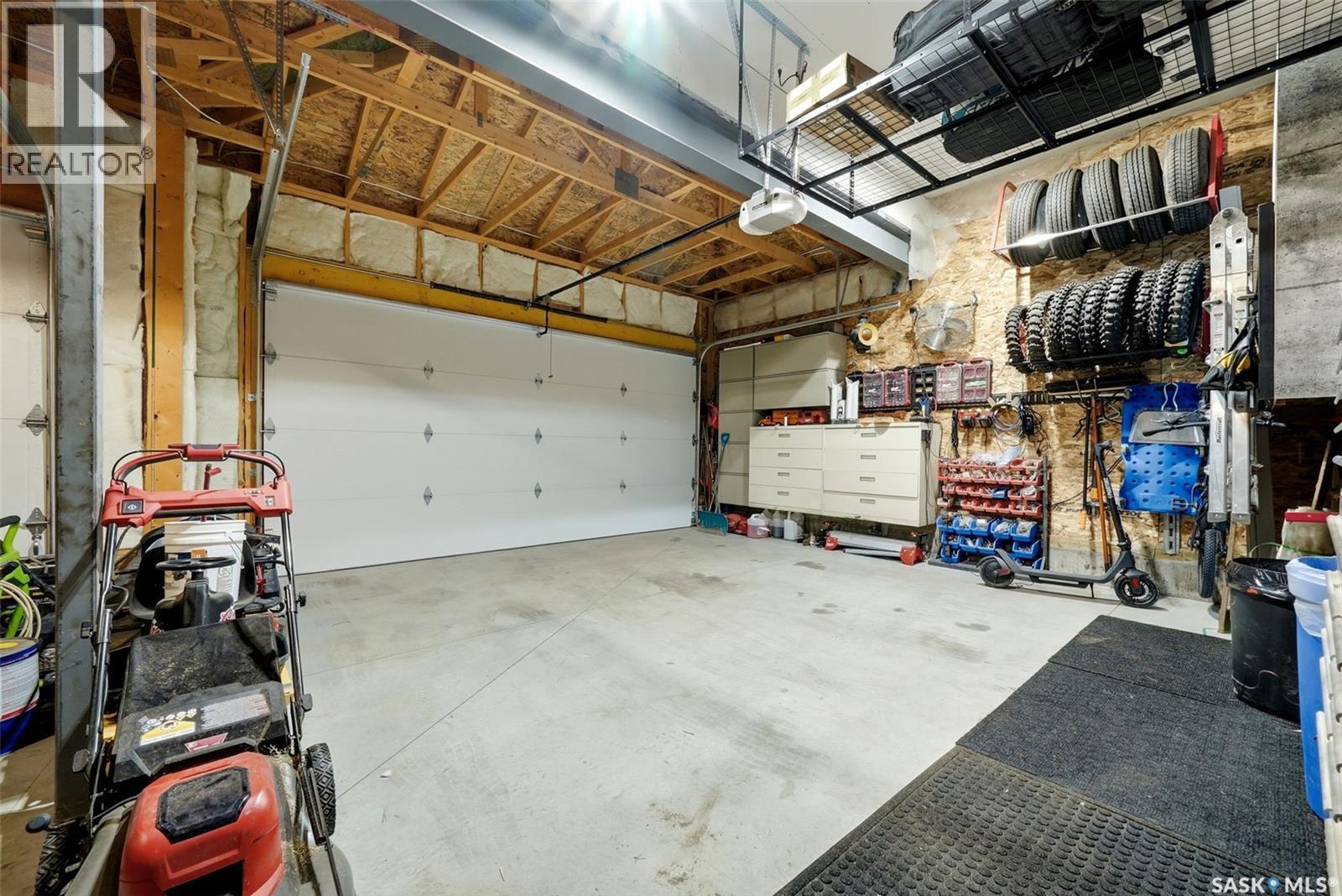 715 3Rd Avenue, Pilot Butte, SK