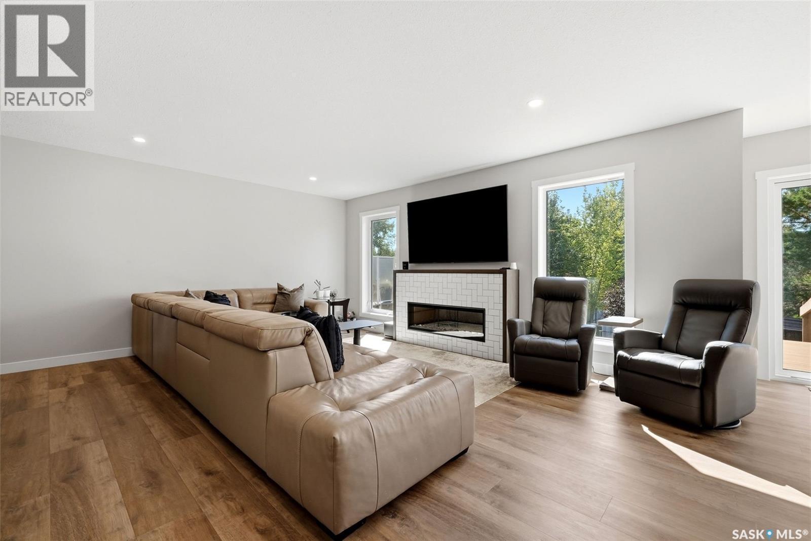 715 3Rd Avenue, Pilot Butte, SK