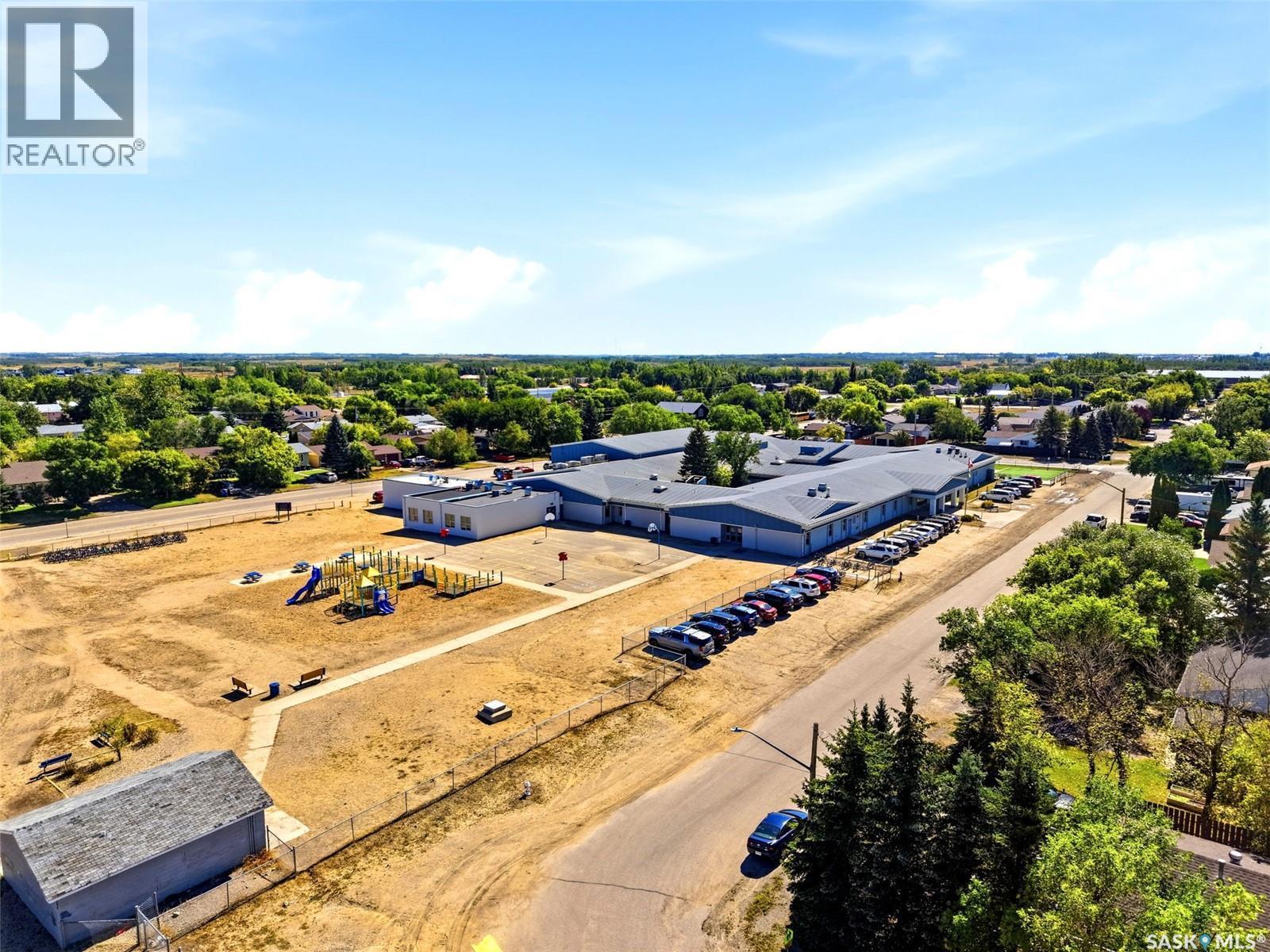 715 3Rd Avenue, Pilot Butte, SK