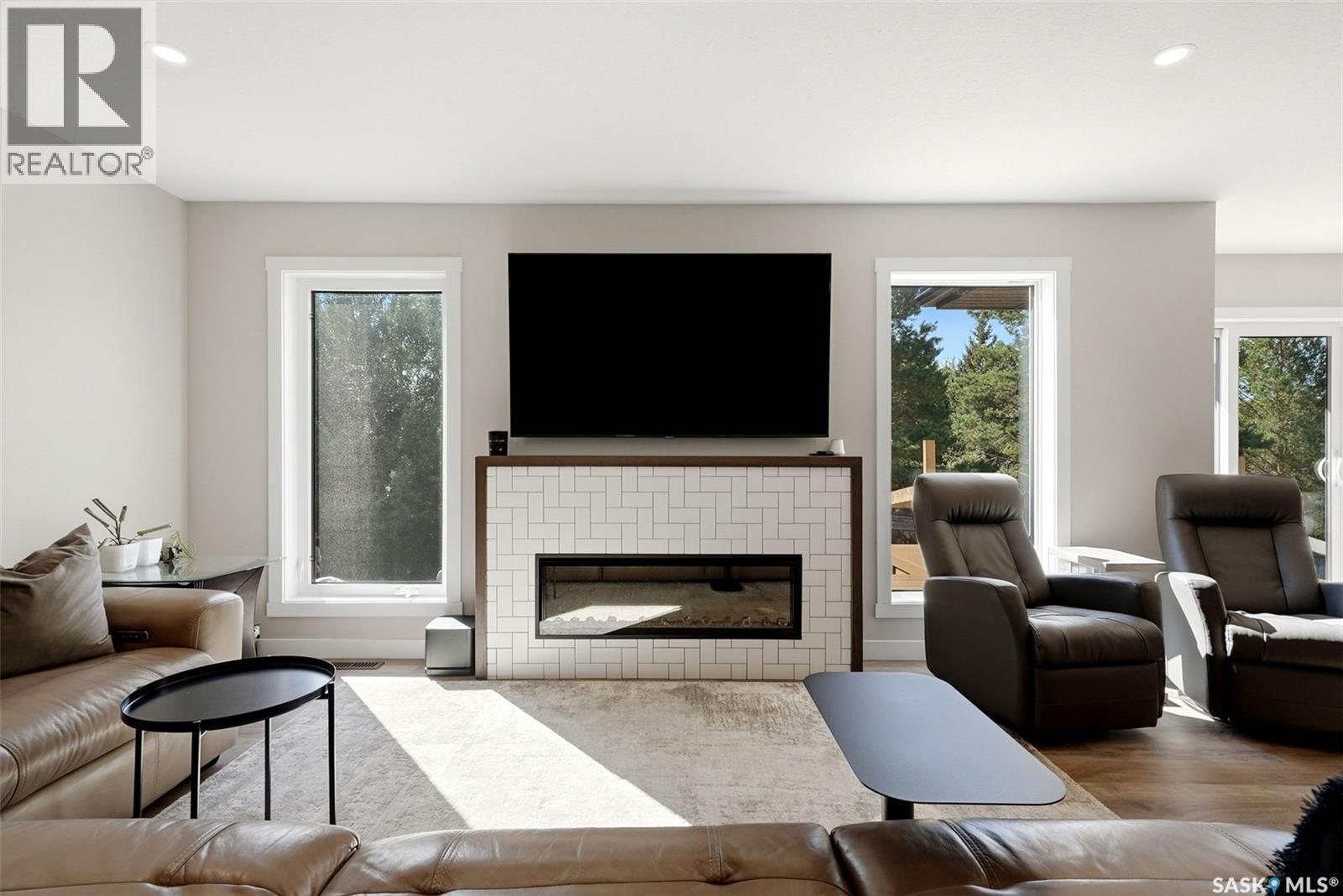 715 3Rd Avenue, Pilot Butte, SK