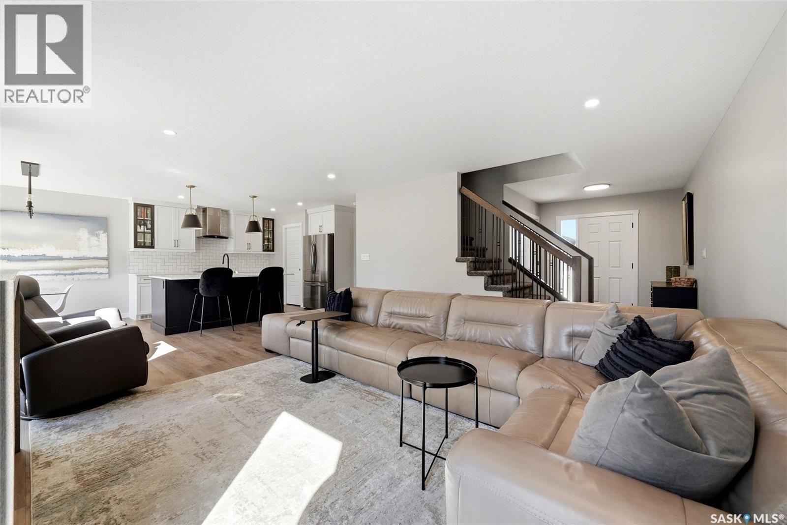 715 3Rd Avenue, Pilot Butte, SK