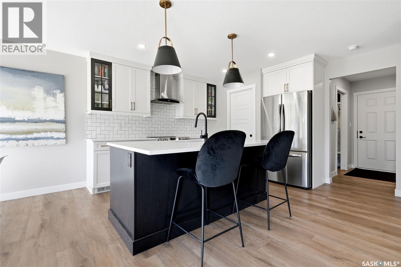715 3Rd Avenue, Pilot Butte, SK