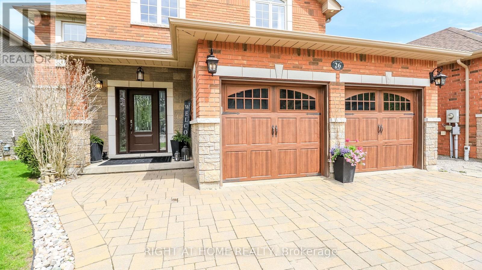 26 Stapleton Place, Barrie, ON