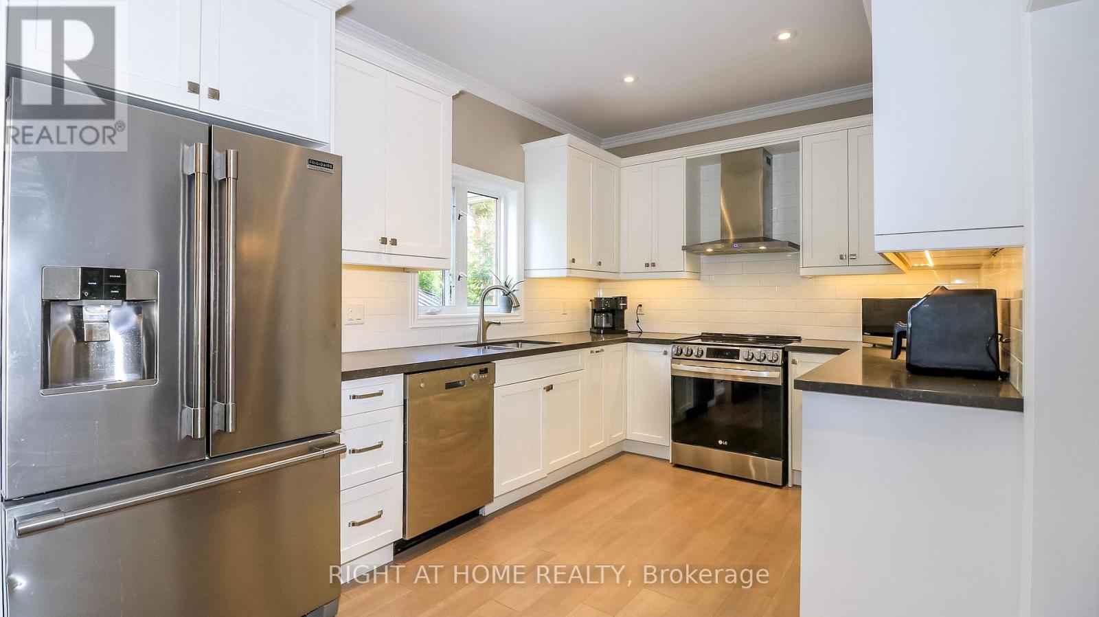 26 Stapleton Place, Barrie, ON