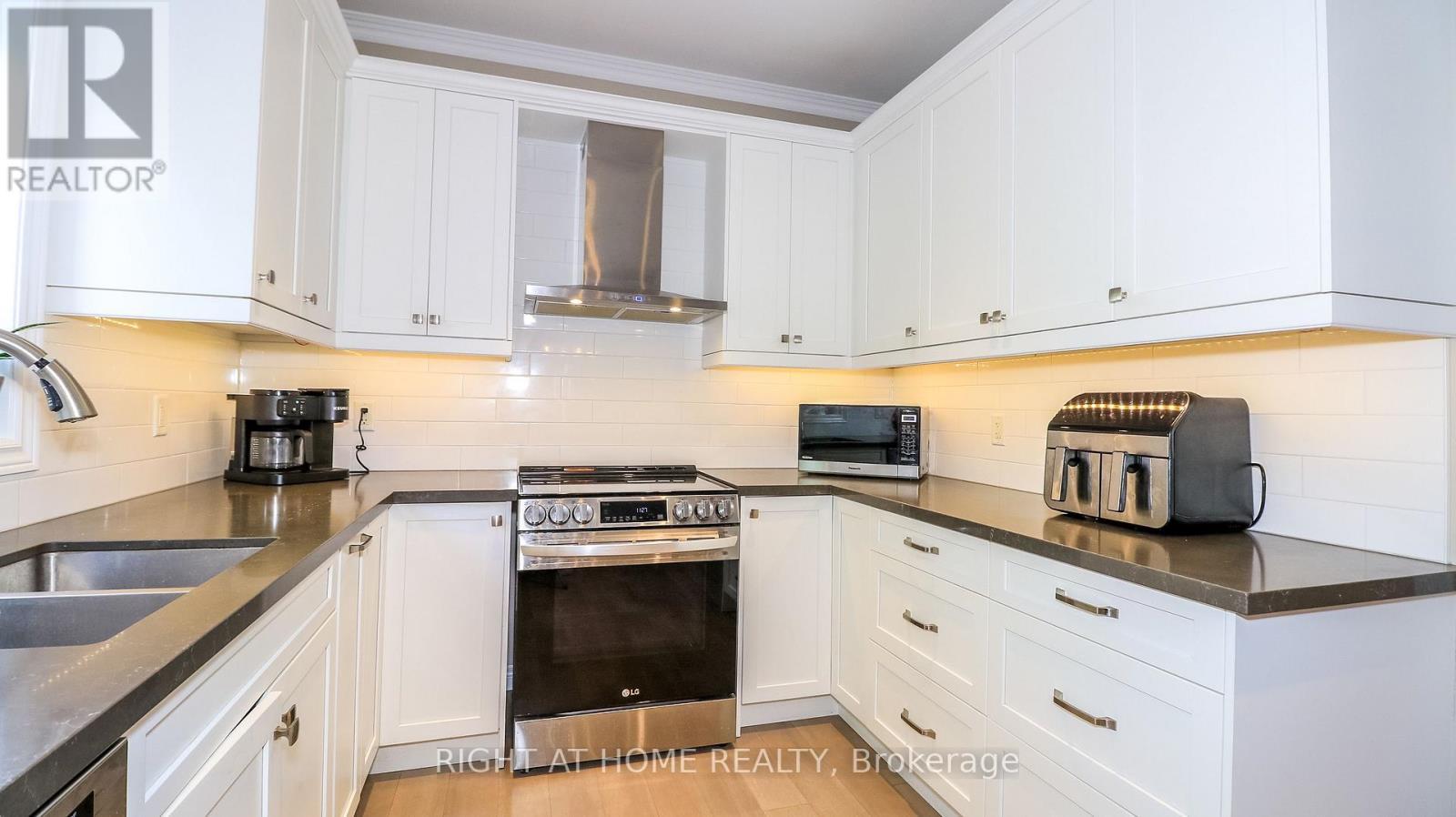 26 Stapleton Place, Barrie, ON