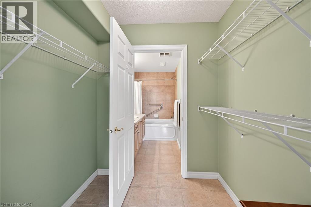 Walk-in closet - 908 Mohawk Road E Unit# 308, Hamilton, ON