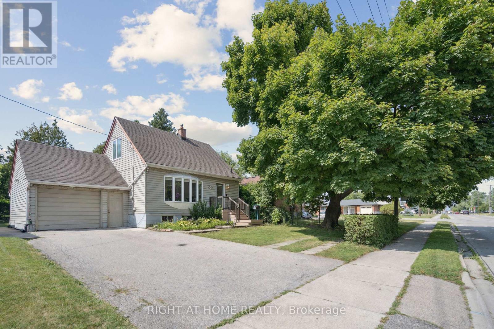 2343 Mountainside Drive, Burlington, ON