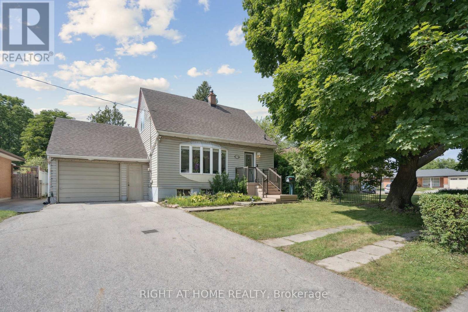 2343 Mountainside Drive, Burlington, ON