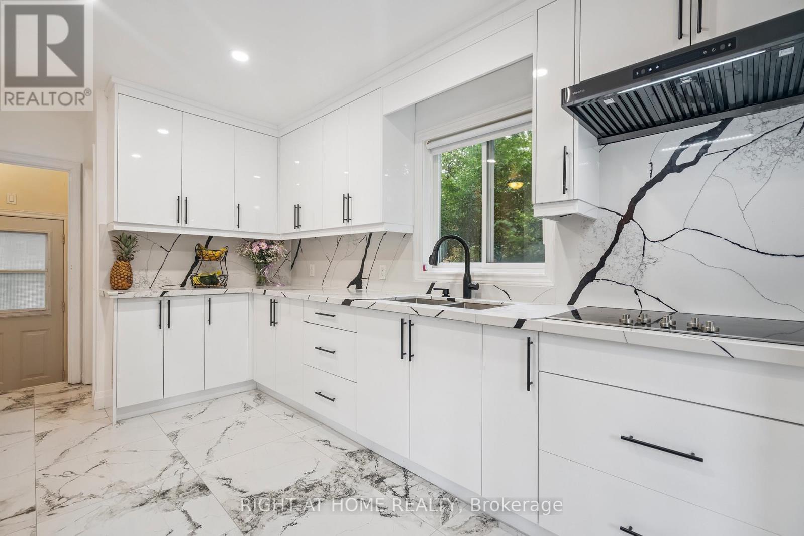 2343 Mountainside Drive, Burlington, ON