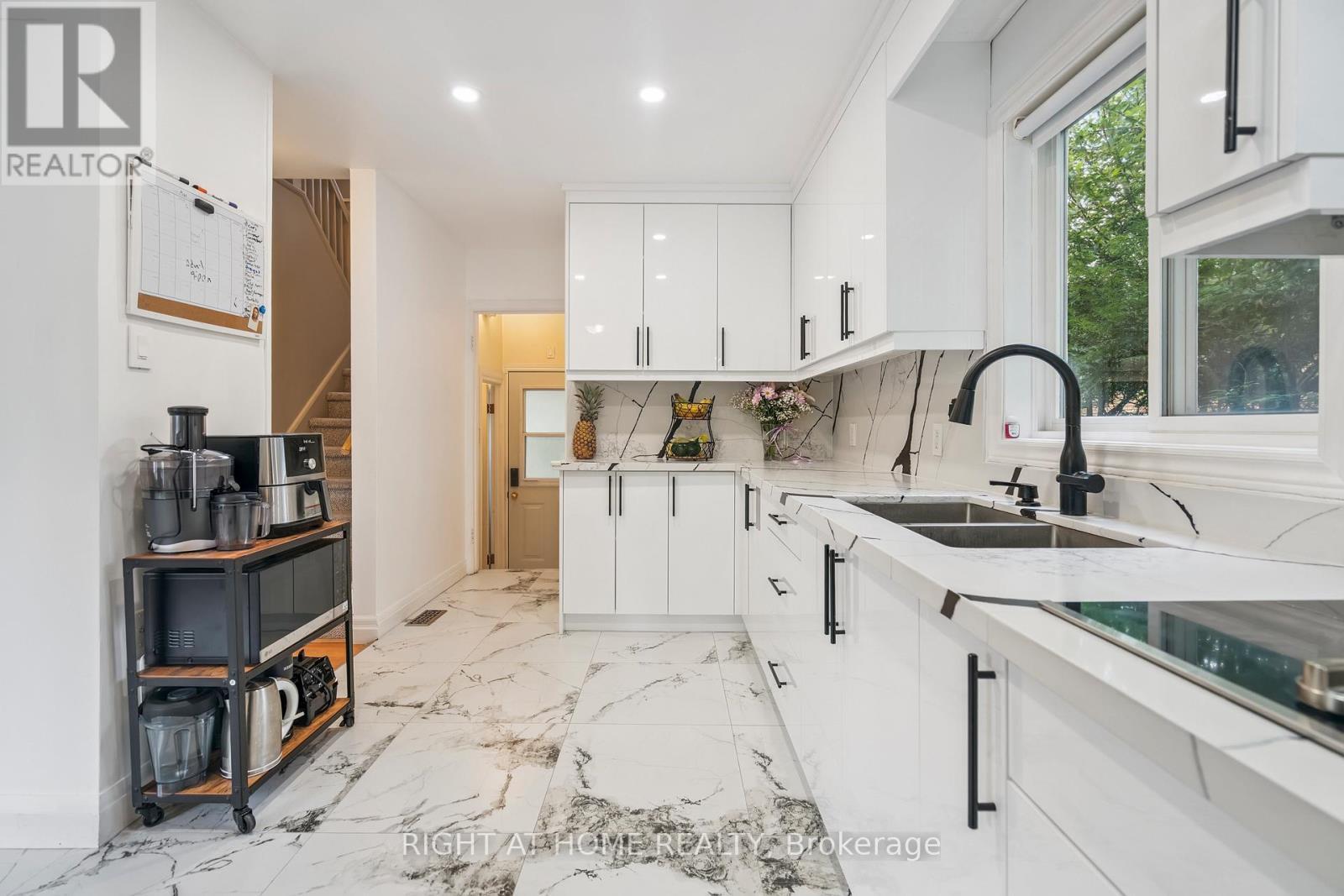 2343 Mountainside Drive, Burlington, ON