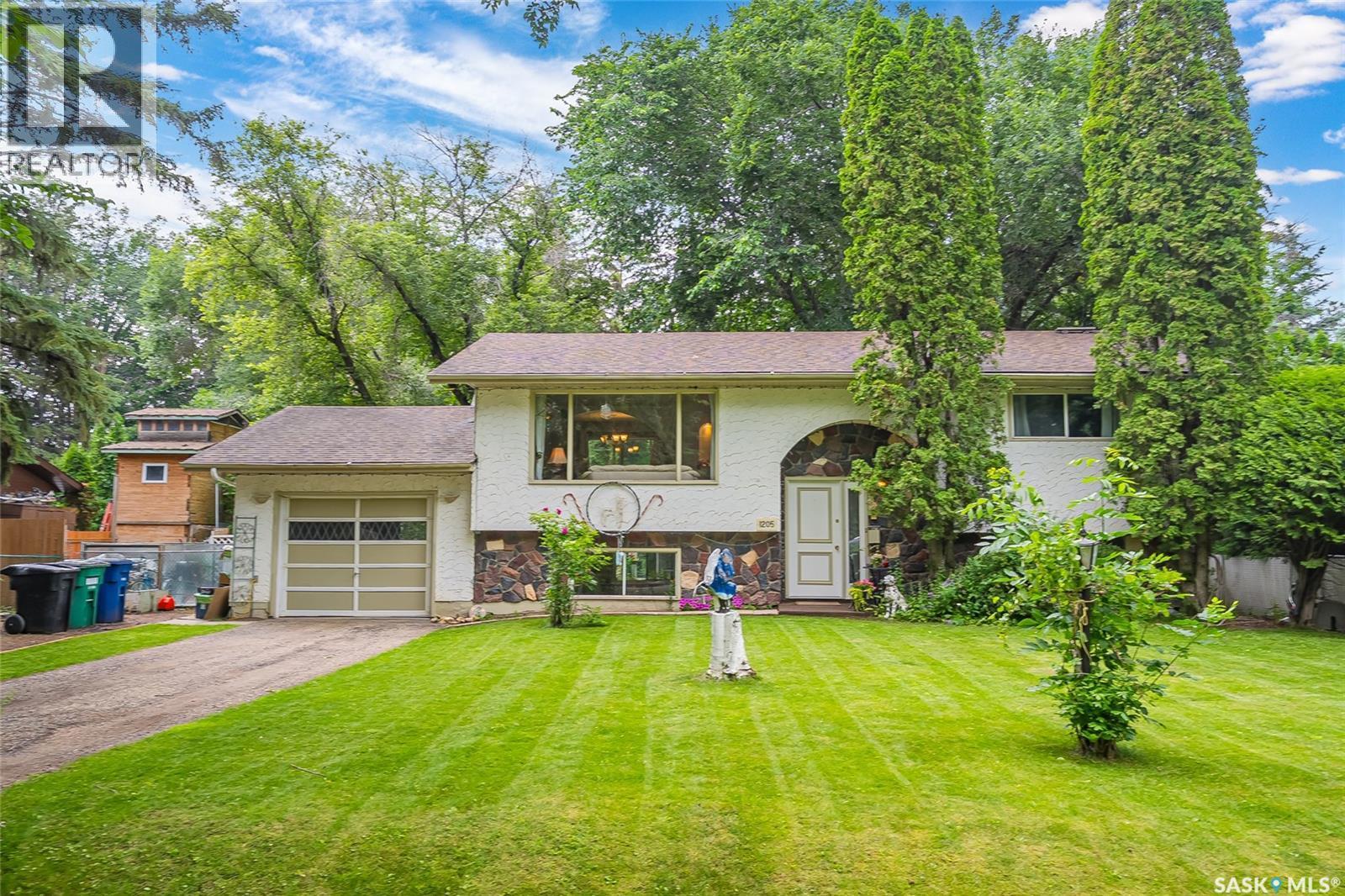 1205 Haida Avenue, Saskatoon, SK
