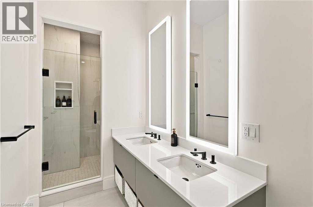 112 King Street E Unit# Ph5, Hamilton, ON