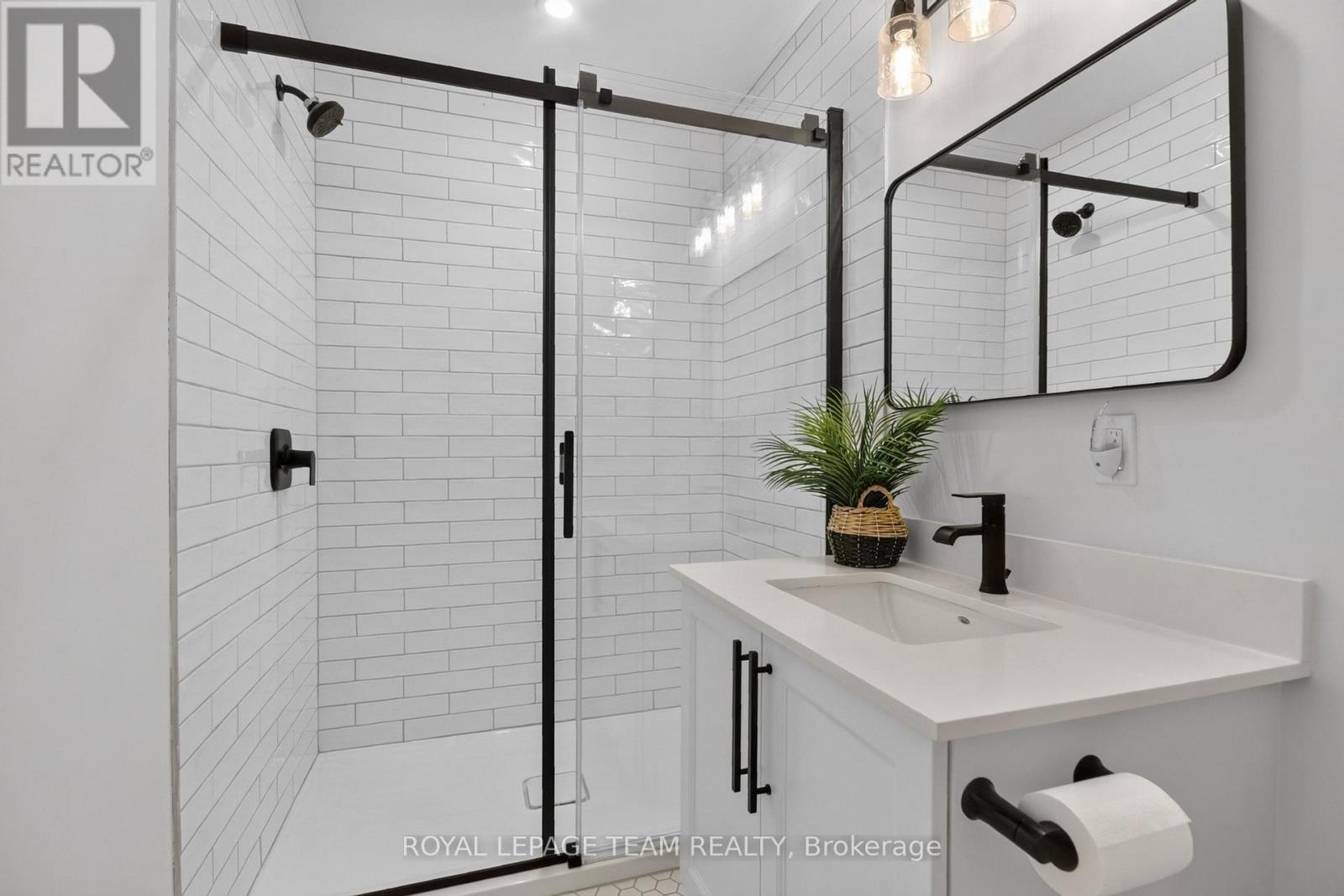 2710 River Road, Ottawa, ON