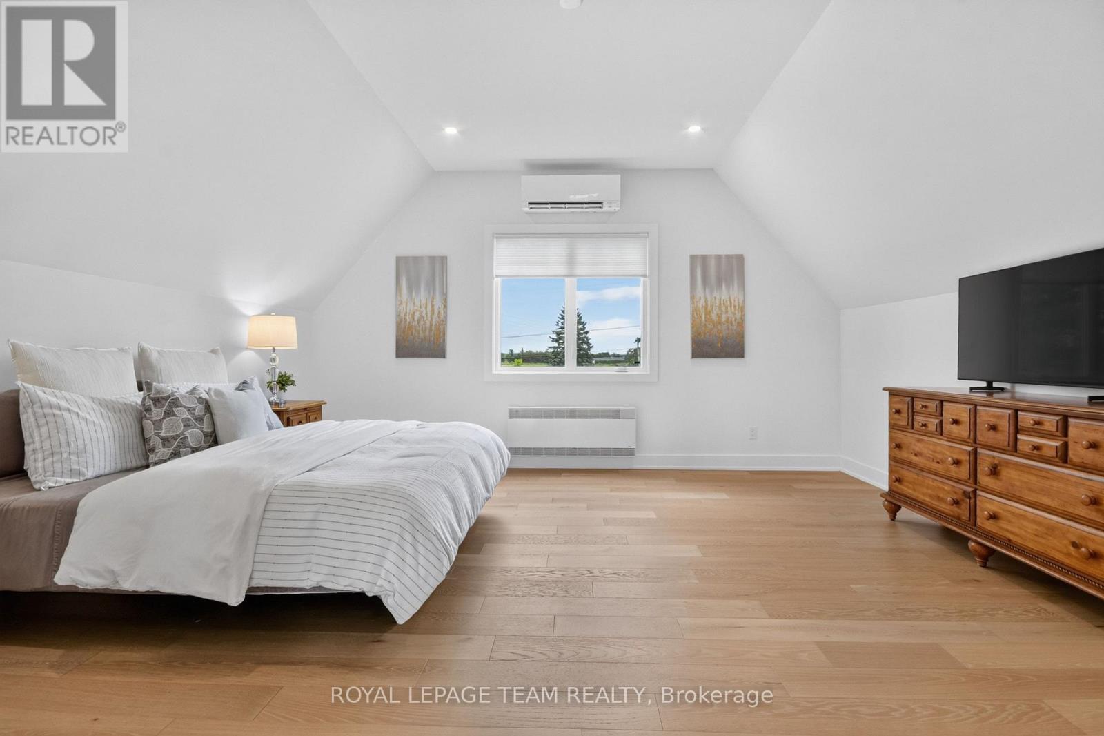 2710 River Road, Ottawa, ON