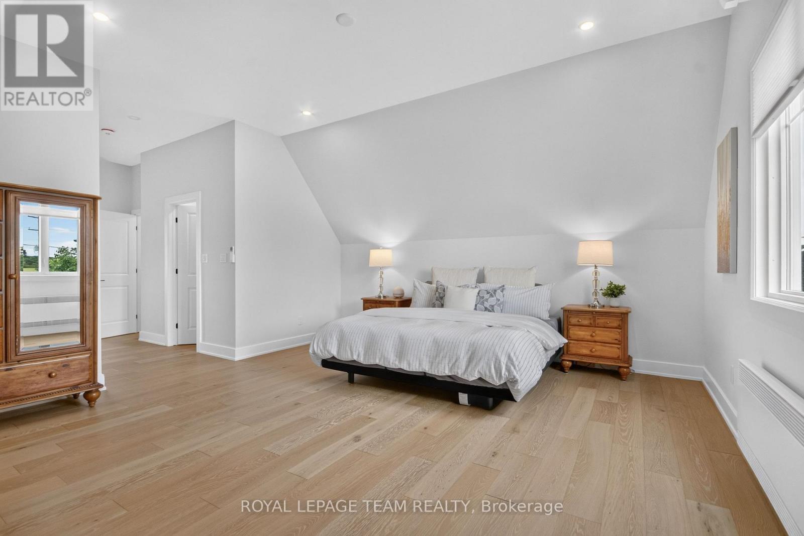 2710 River Road, Ottawa, ON