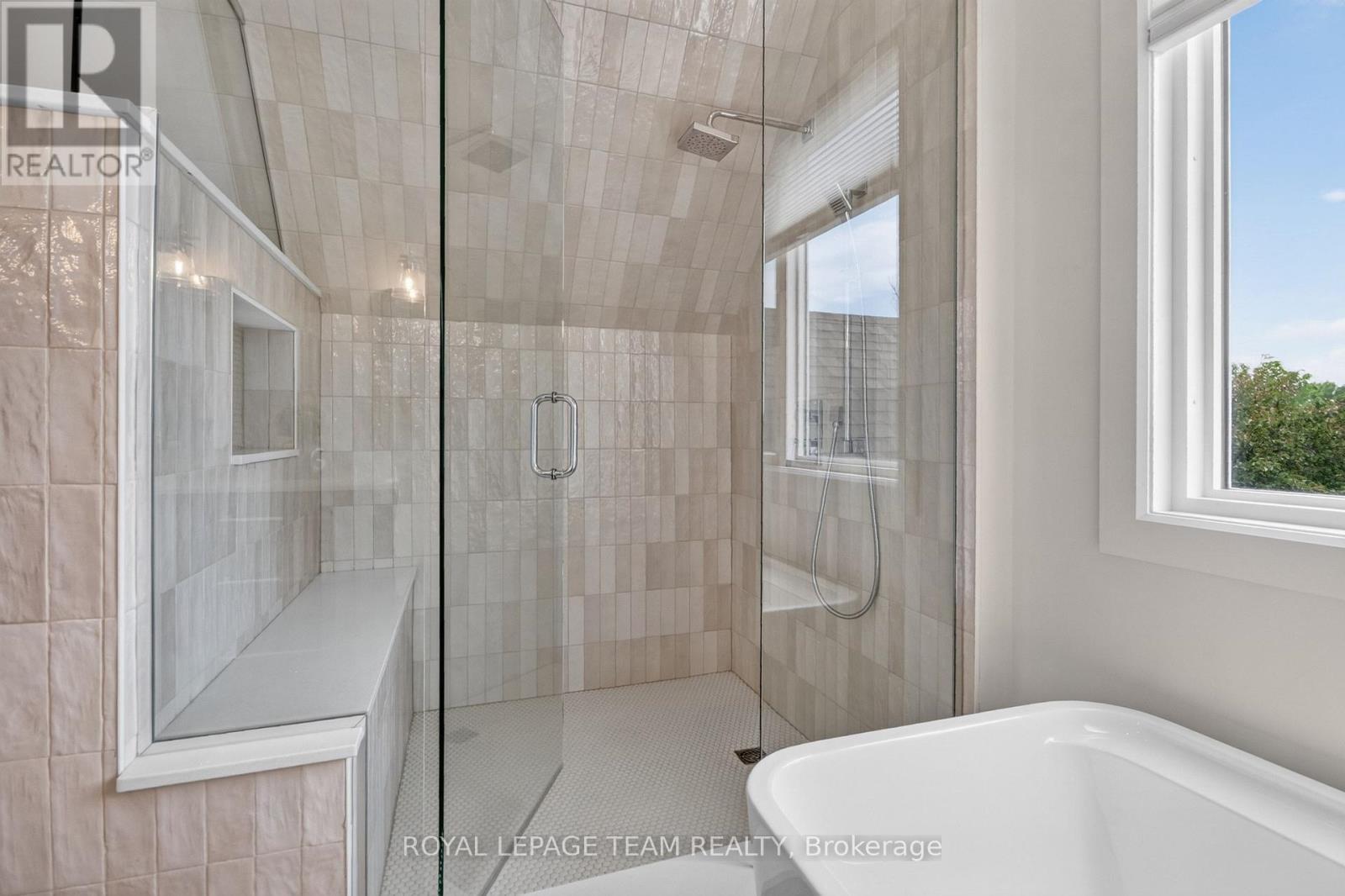 2710 River Road, Ottawa, ON