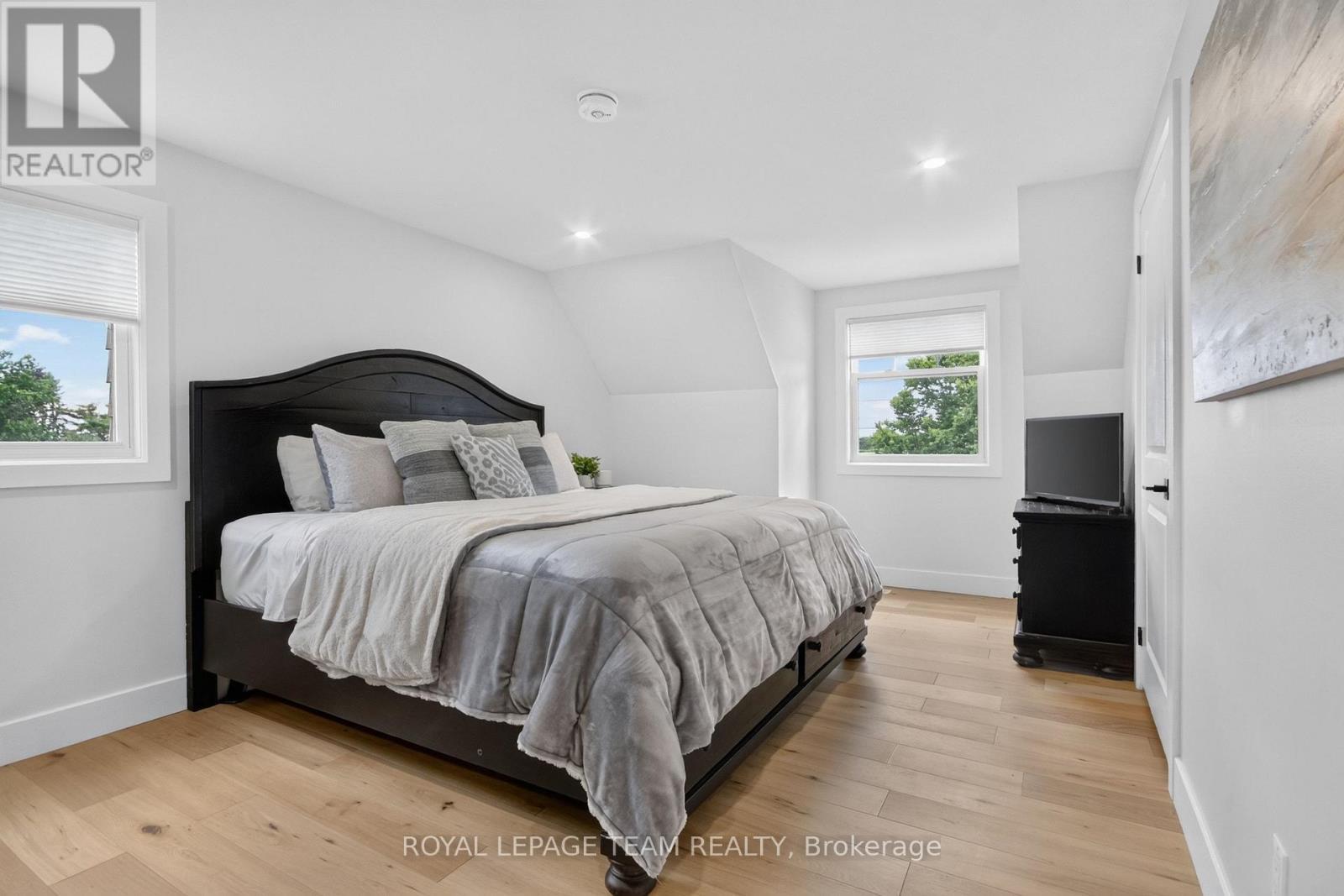 2710 River Road, Ottawa, ON