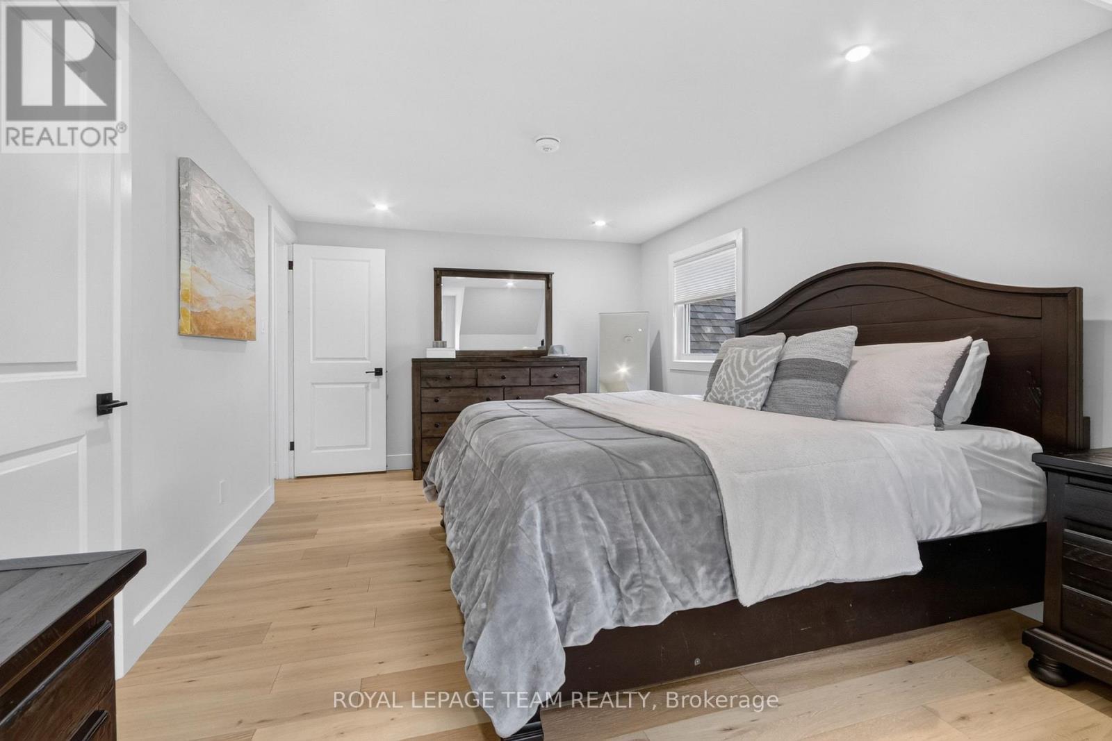2710 River Road, Ottawa, ON