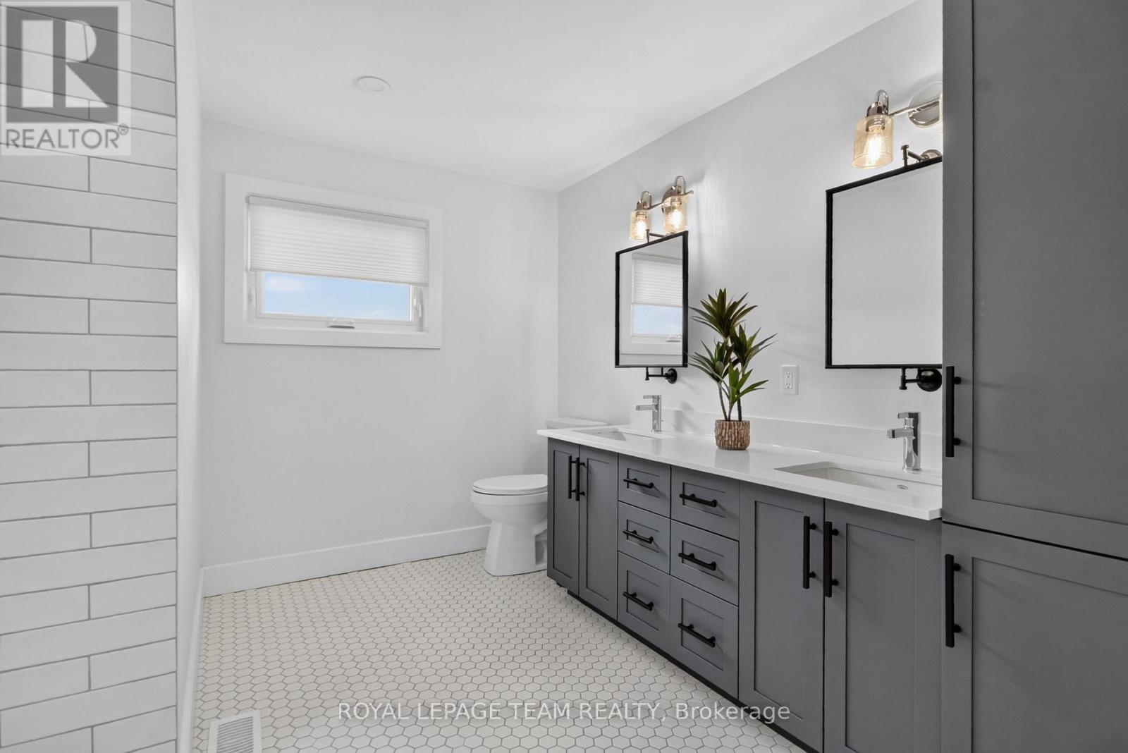 2710 River Road, Ottawa, ON
