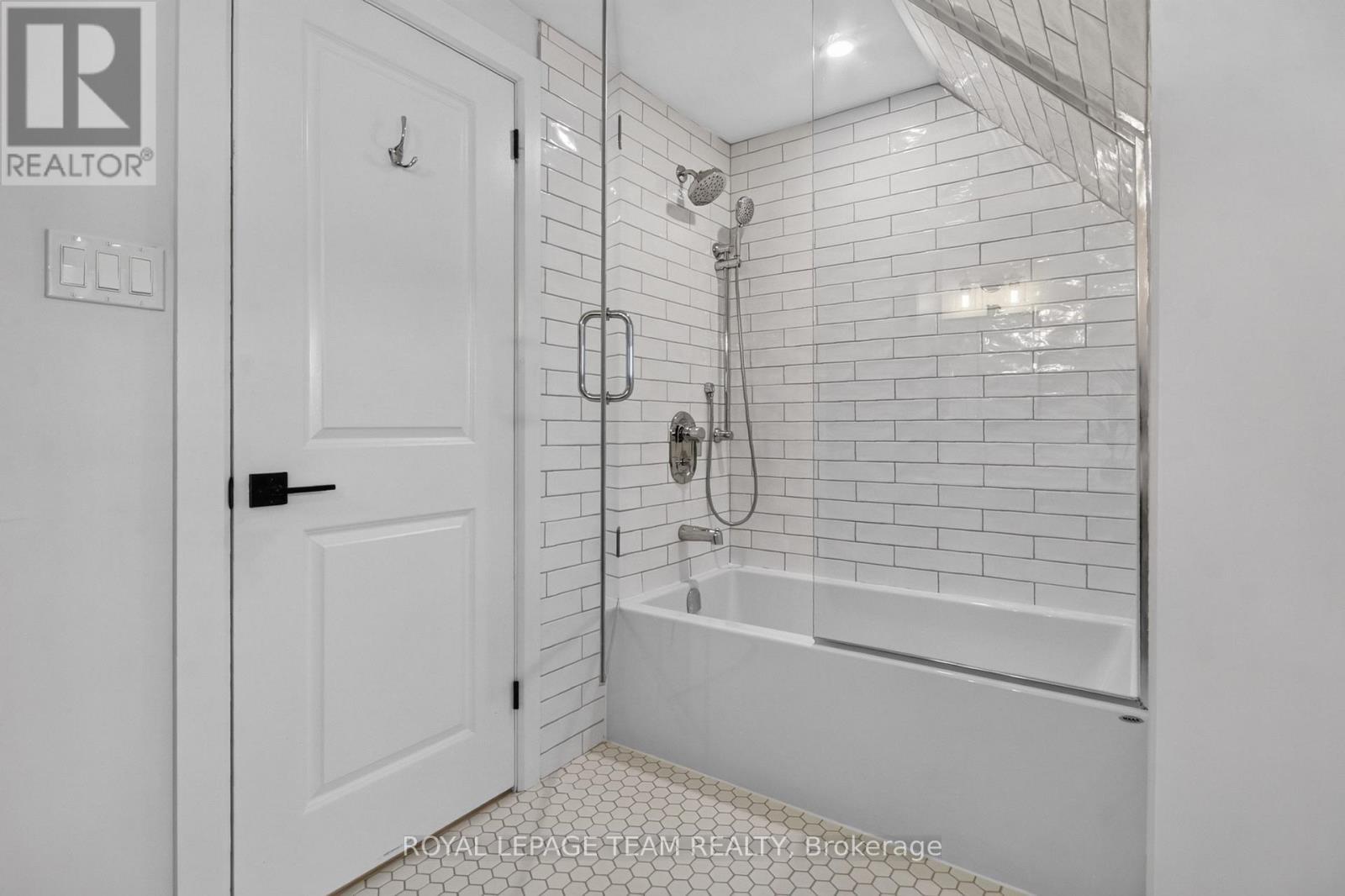 2710 River Road, Ottawa, ON