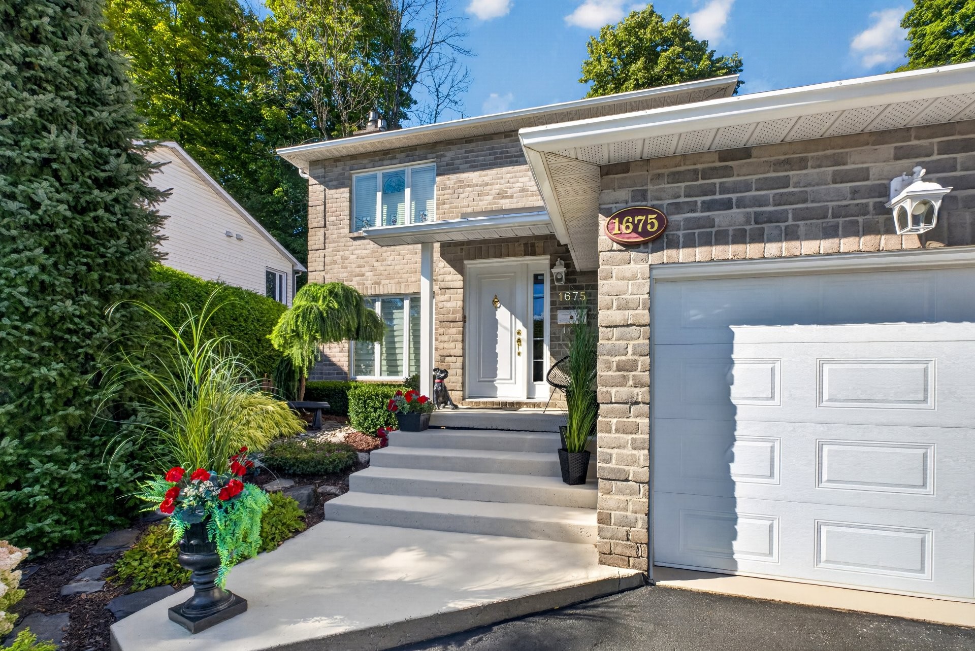 Entry - 1673 - 1675 Boul. De Portland, Sherbrooke (Les Nations), QC
