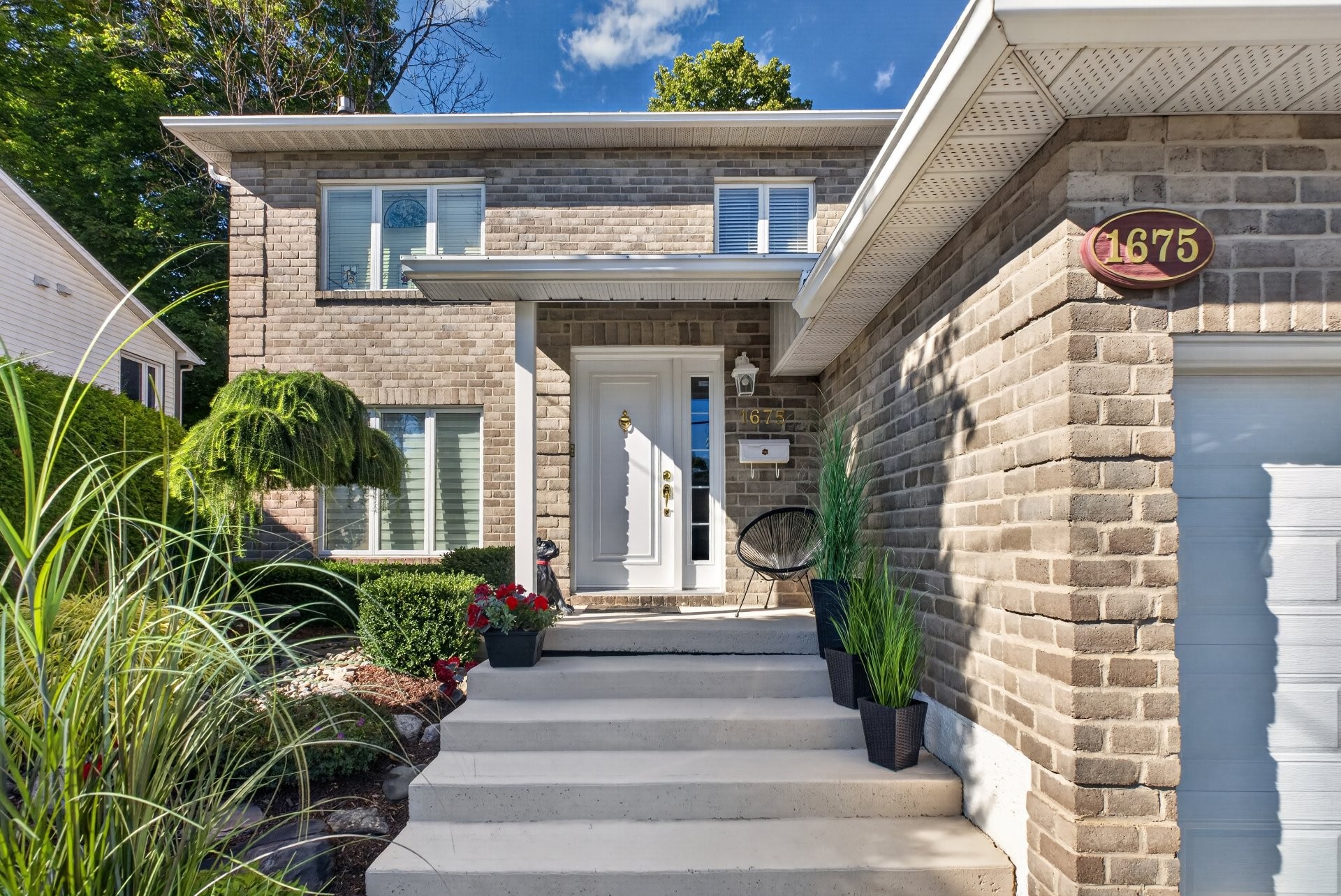 Entry - 1673 - 1675 Boul. De Portland, Sherbrooke (Les Nations), QC