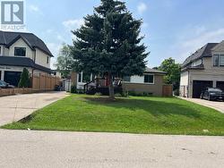 556 SHERIN DRIVE Oakville, ON L6L 4J8