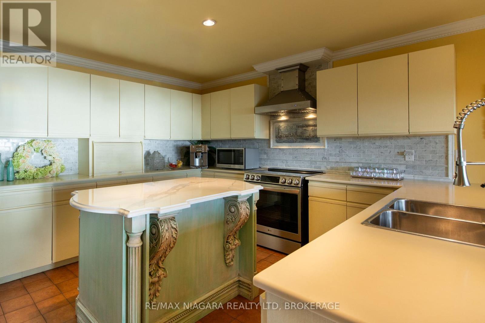 735 Lakeshore Road E, Port Colborne (Sherkston), ON