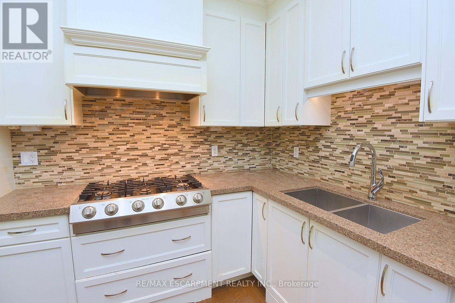 34 Holton Avenue S, Hamilton, ON
