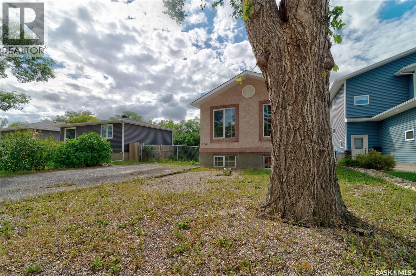 908 Connaught Street, Regina, SK