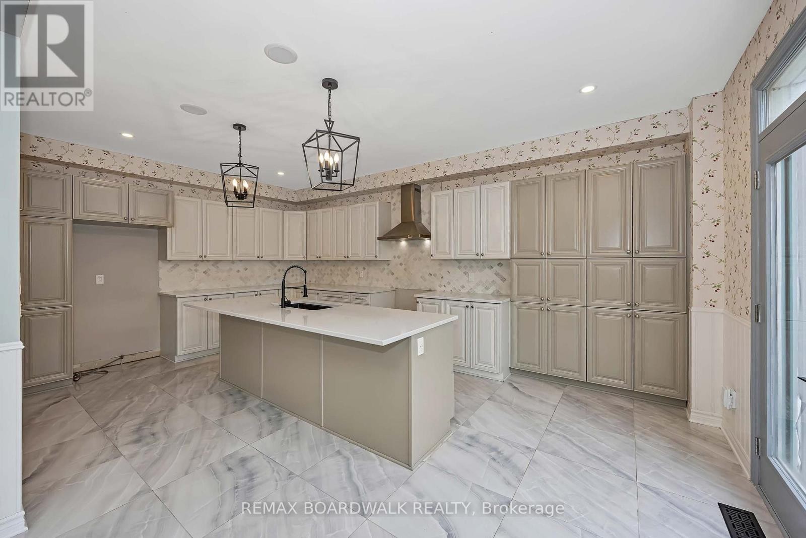 648 Decoeur Drive, Ottawa, ON
