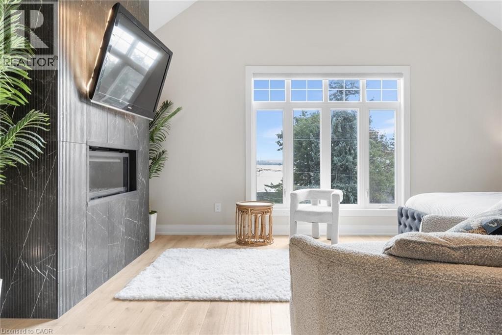 293 North Shore Boulevard E, Burlington, ON