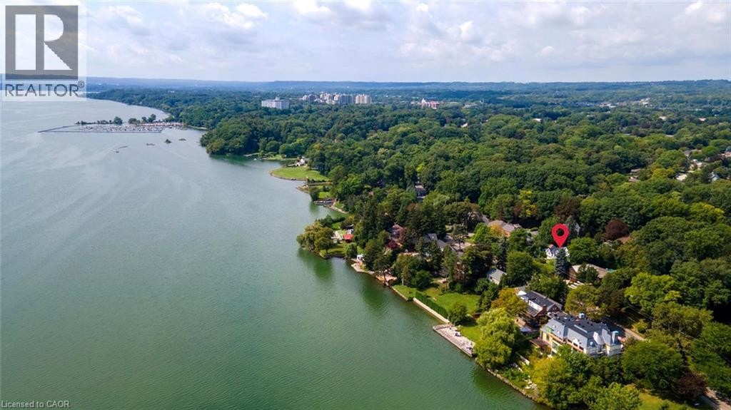 Waterfront property with extensive tree cover - 293 North Shore Boulevard E, Burlington, ON