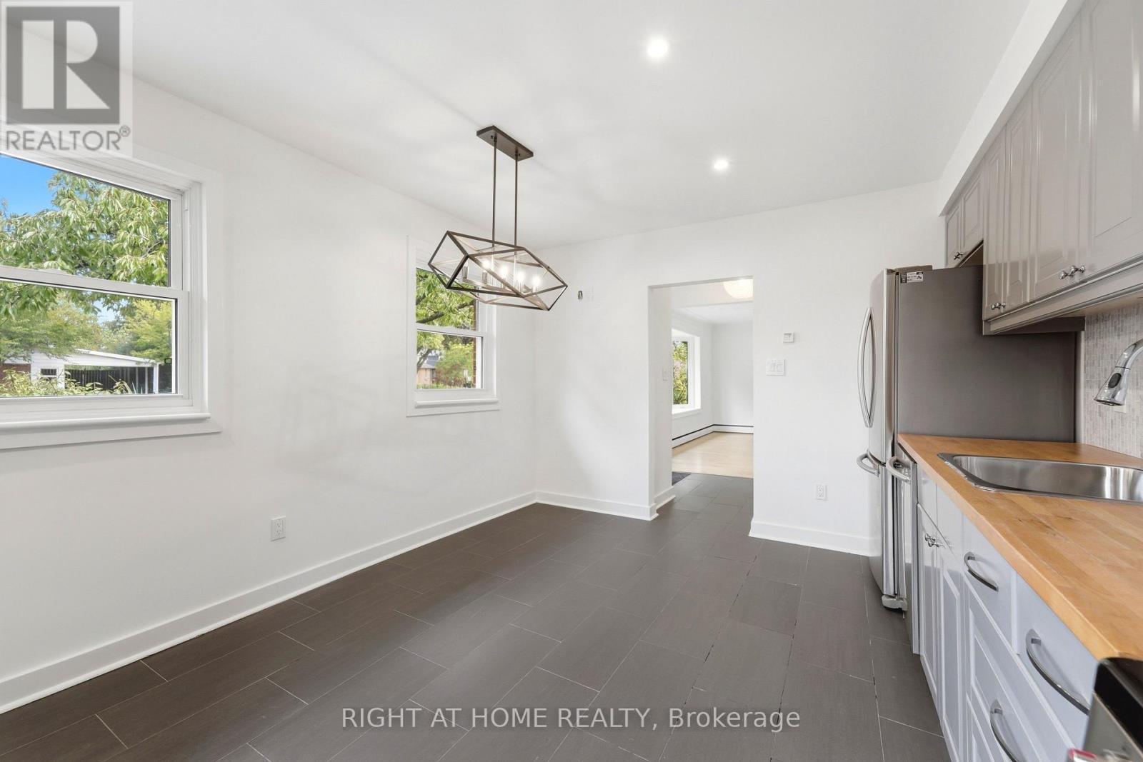 1244 De Quincy Crescent, Burlington, ON