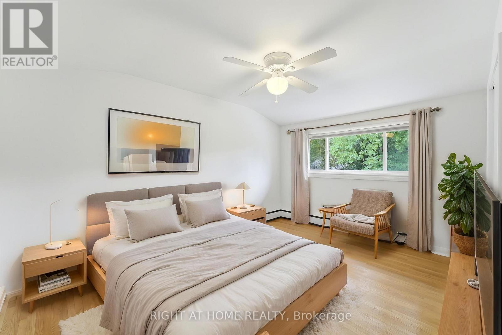 1244 De Quincy Crescent, Burlington, ON