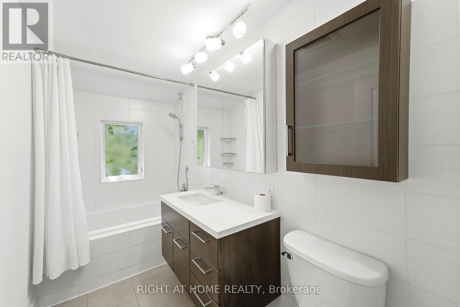 1244 De Quincy Crescent, Burlington, ON