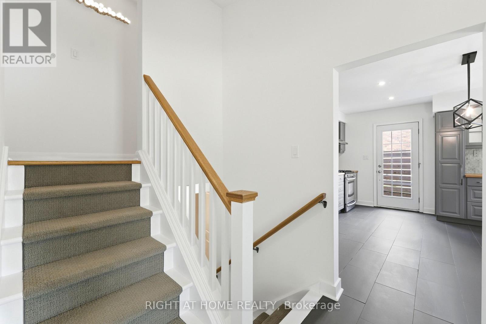 1244 De Quincy Crescent, Burlington, ON