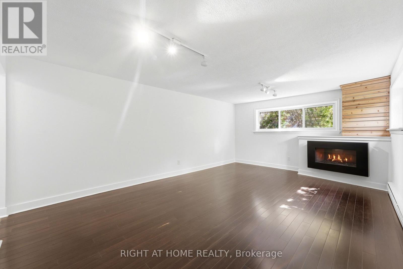 1244 De Quincy Crescent, Burlington, ON