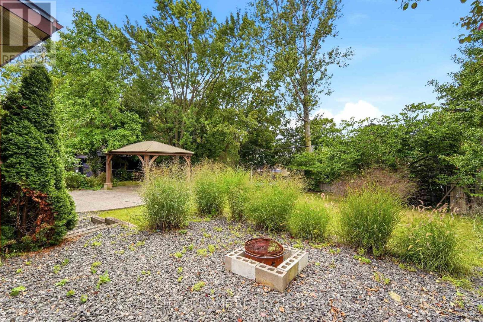 1244 De Quincy Crescent, Burlington, ON