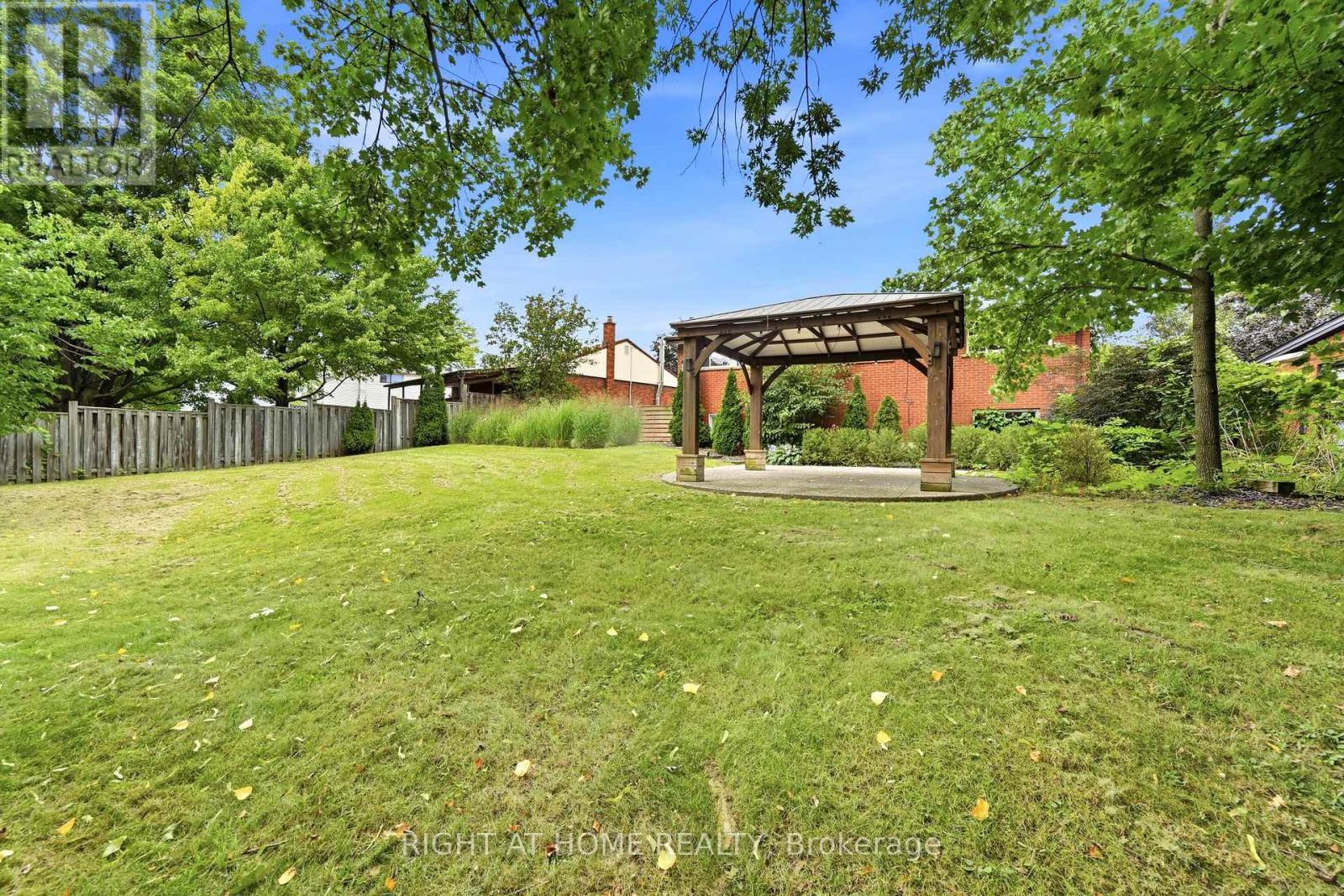 1244 De Quincy Crescent, Burlington, ON