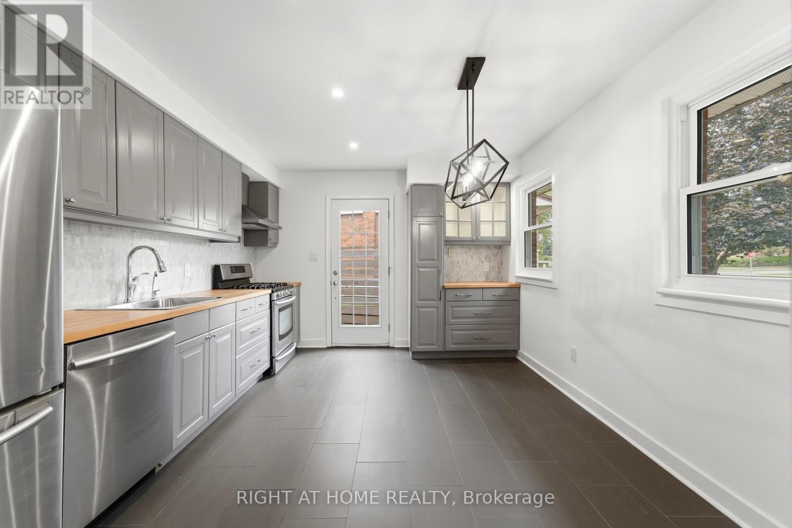 1244 De Quincy Crescent, Burlington, ON