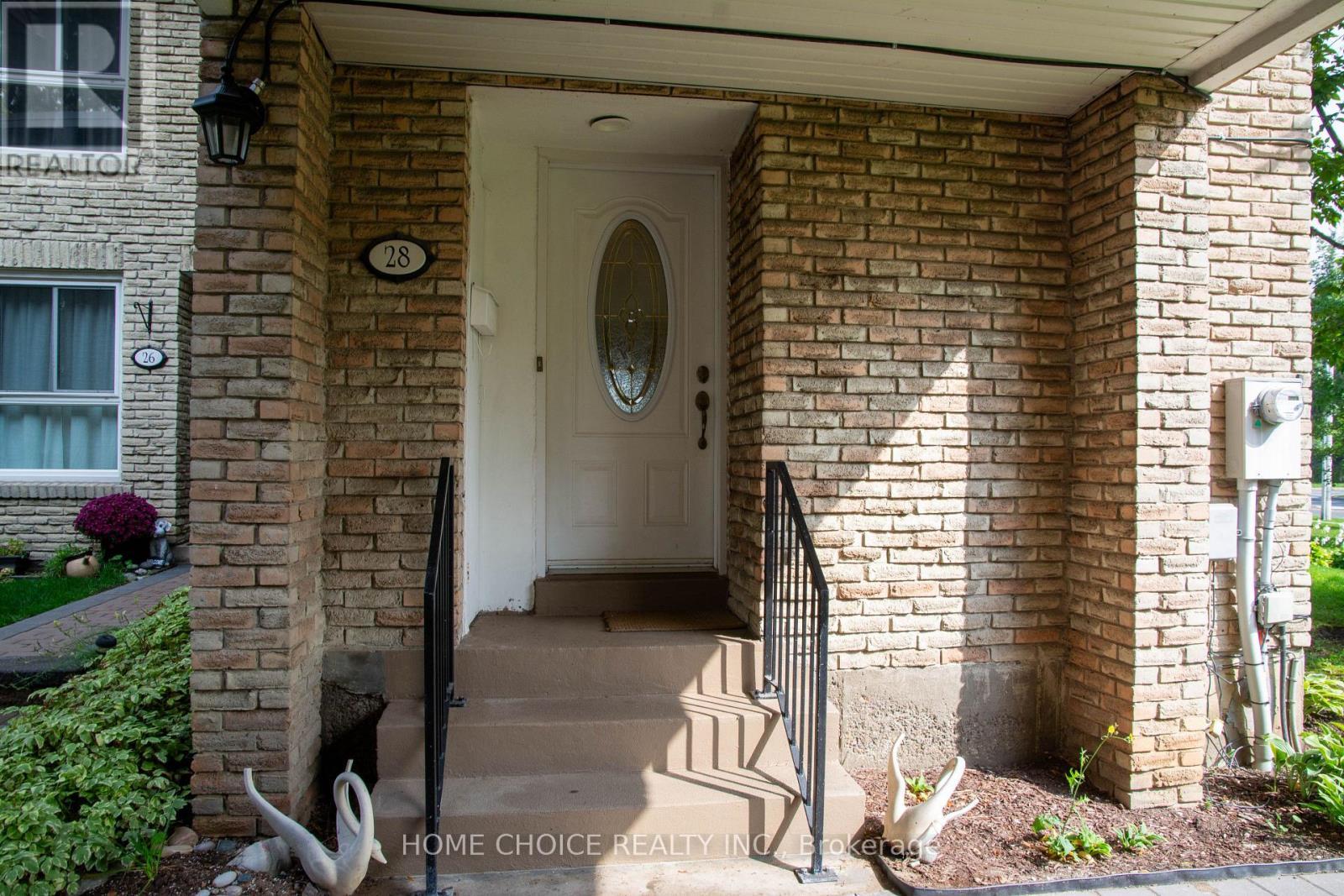28 Tangle Briarway, Toronto, ON