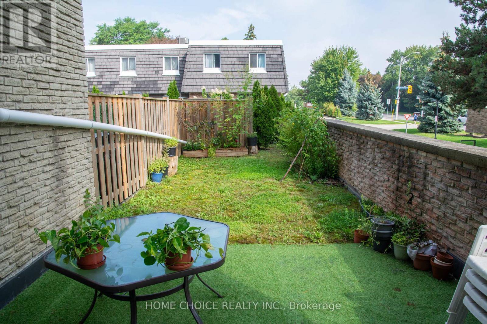 28 Tangle Briarway, Toronto, ON