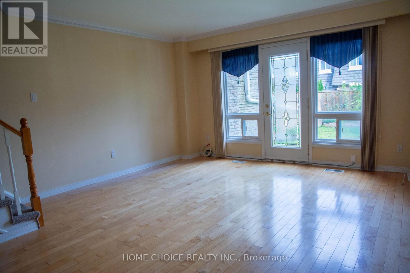 living/dining - 28 Tangle Briarway, Toronto, ON
