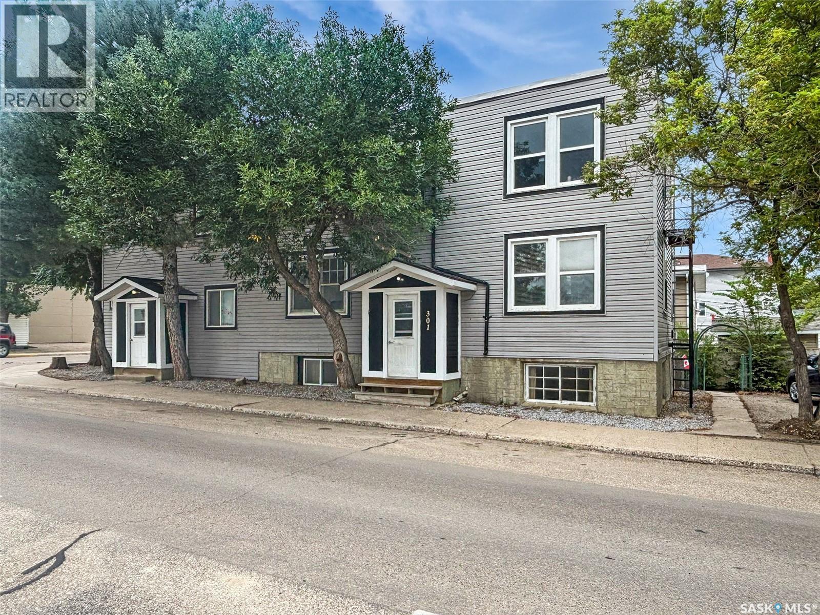 301 Cheadle Street E, Swift Current, SK