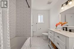 Semi ensuite bath - 