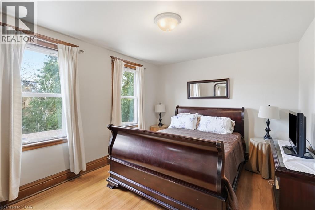 163 Grosvenor Avenue S, Hamilton, ON